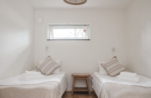 Malarhusens House | Sun-filled five bedroom family home near beach