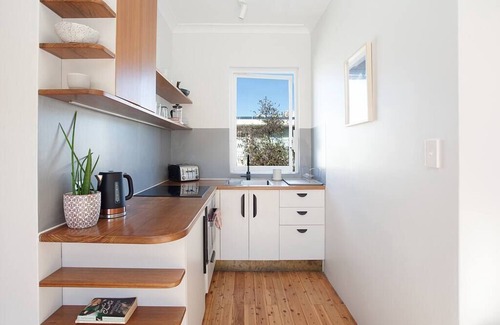 North Bondi Apartment | Sun-filled North Bondi Apartment moments to beach