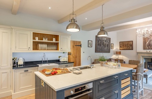 Constable Burton Cottage | Sun Hill Farmhouse - a cottage that sleeps 10 guests in 5 bedrooms