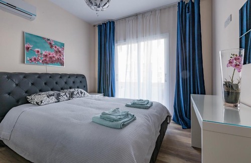 Universal Apartment | Sun Island Apartment