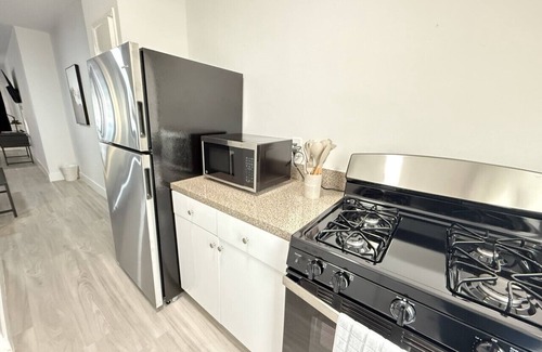 West Avenue Apartment | Sun-Kissed Coastal Gem walk to Lincoln Mall & South Beach