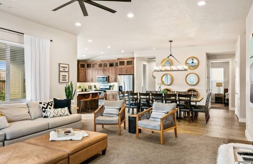Santa Clara House | Sun-kissed in Paradise Village at Zion