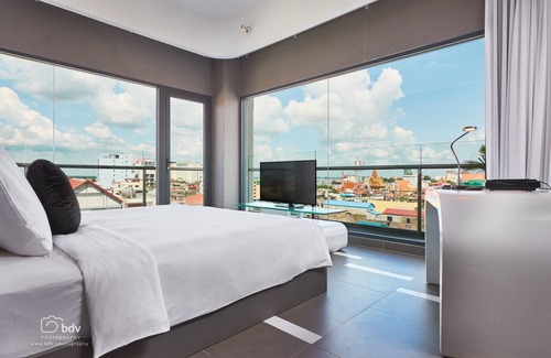 Daun Penh Hotel | SUN & MOON, Urban Hotel