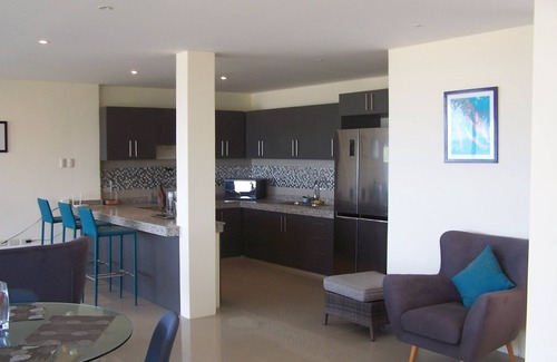 Manglaralto Villa | Sun, Ocean, Cool Breeze, New Modern 3 Bedroom Villa