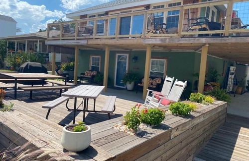 Crescent Beach Apartment | Sun & Sea Therapy