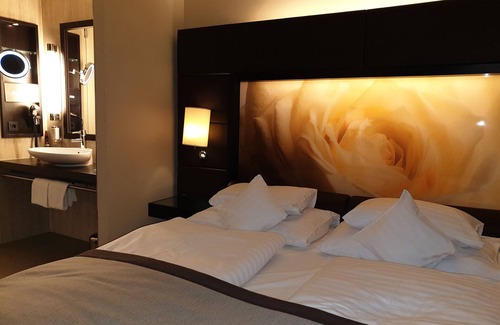 Piskopiano House | Sun Shine Senior Suite Full View