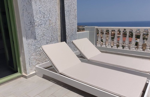 Piskopiano House | Sun Shine Senior Suite Full View