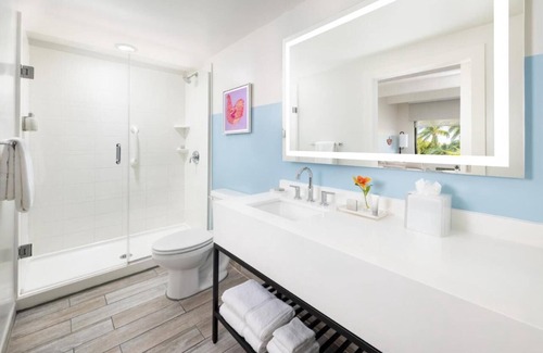 New Town Hotel | Sun, Sip, & Socialize | Island Stay w/2 Pools & Backyard Bash