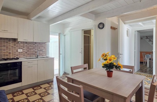 Torre Suda Apartment | Sun vacation home with whirlpool