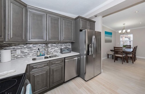 Park East House | Sunaire Terrace within minutes to Downtown Sarasota