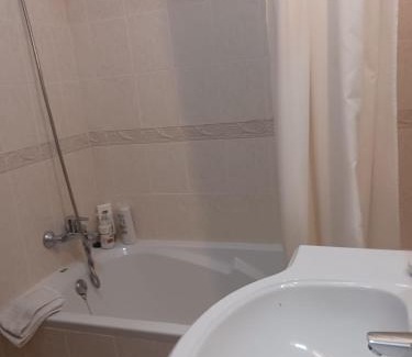 Oura Apartment | Sunbliss - praia, piscina e localização central