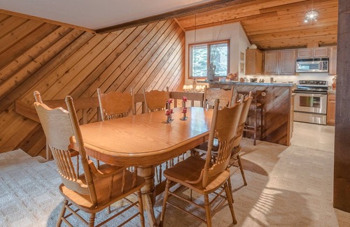Elkhorn Village Condo | Sunburst Condo 2778 - Tri-level with Elkhorn Amenities & Hot Tub Onsite