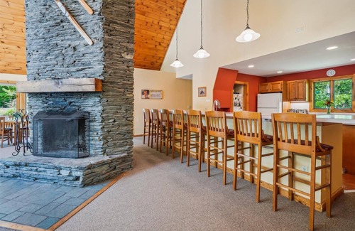 West Bridgewater House | Sunburst home sleeps 16 with an indoor and outdoor hot tub. Perfect for family reunions and getaways.