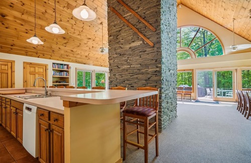 West Bridgewater House | Sunburst home sleeps 16 with an indoor and outdoor hot tub. Perfect for family reunions and getaways.