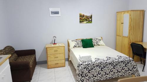 Arnos Vale Apartment | Sunburst