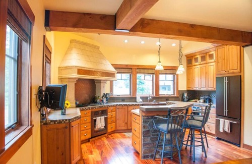 Cle Elum House | Suncadia 5 Bdrm Lodge Inspired Home with Golf Course Views