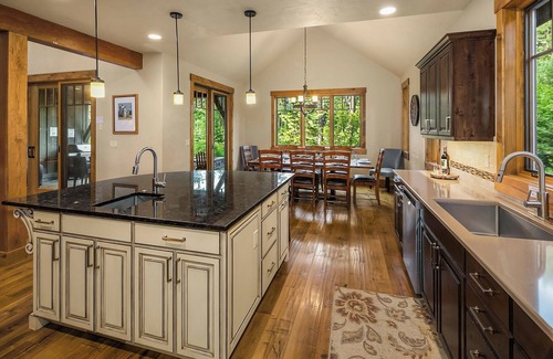 Cle Elum House | Suncadia's Best! Three Sisters Lodge * 3 Masters * Game Room * Hot Tub * Pets