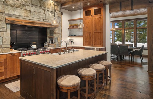Roslyn House | Suncadia's Premier 7BR Estate! 5 Mstrs*6.5BA*Hot Tub*Fine Outdoor Living!