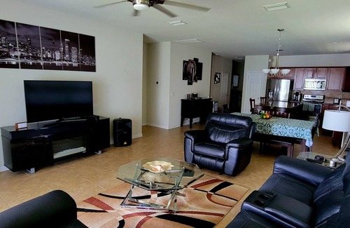 Wimauma House | SUNCITY CENTER PIANO HOUSE WITH GORGEOUS SUNSET AND LAKE VIEW.