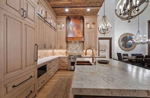Avon House | Sunflower Chalet by Vail Butler – Ski In/Ski Out Access, Newly Renovated!