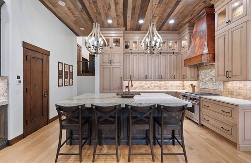 Avon House | Sunflower Chalet by Vail Butler – Ski In/Ski Out Access, Newly Renovated!
