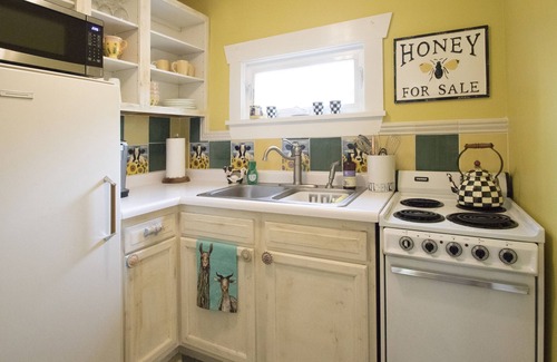 West Colorado Springs House | SUNFLOWER COTTAGE RETREAT! MANITOU, GARDEN OF THE GODS, HORSES!