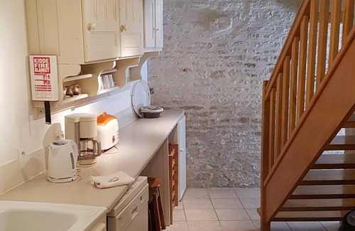 Saint-Pierre-d'Amilly House | Sunflowers gite: sleeps 4/5 in a complex of 6 gites in the countryside.