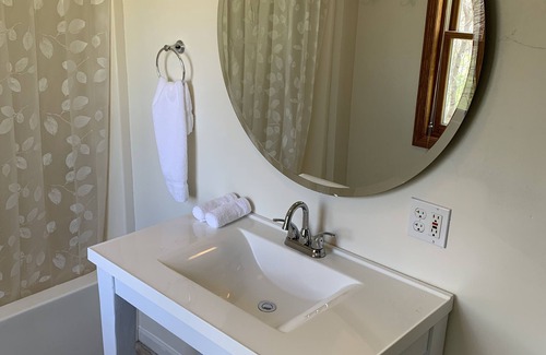 Charlevoix Bed & Breakfast | Sunflower Inn Bed & Breakfast - Plumeria Room