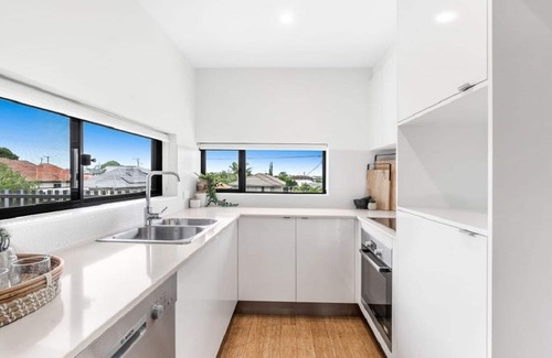 Carina Heights Apartment | Sunlight Sanctuary