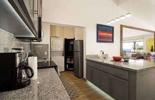 Centro Condo | Sunlit Oasis with Panoramic Ocean View at Terrasol