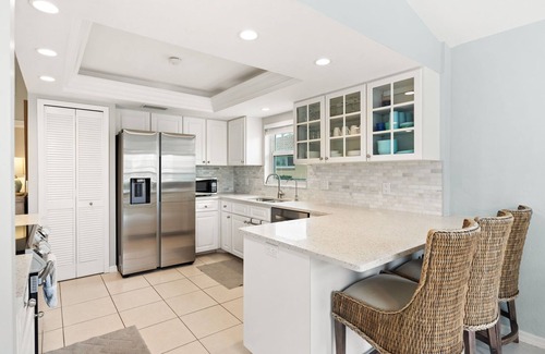 Caloosahatchee House | SunLit SeaWay: WATERFRONT Luxury! Heated Salt H2O Pool & Spa + PRIVATE Dock