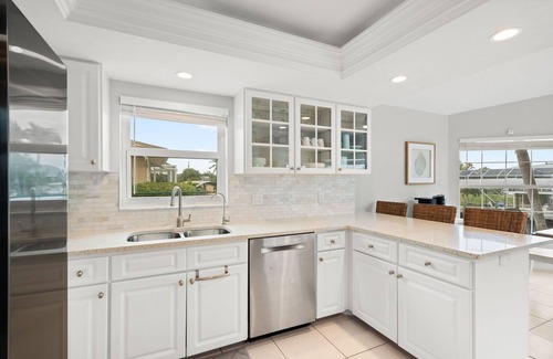 Caloosahatchee House | SunLit SeaWay: WATERFRONT Luxury! Heated Salt H2O Pool & Spa + PRIVATE Dock