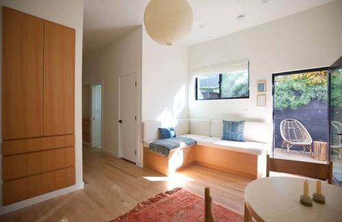 Sunset Junction Apartment | Sunlit Silver Lake Studio for the Holidays