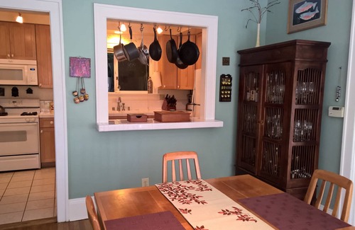 Portland Heights House | Sunny 1400 SQFT Dutch Colonial in Portland Heights - 5 min to downtown, NW 23rd