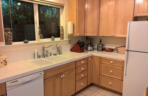 Portland Heights House | Sunny 1400 SQFT Dutch Colonial in Portland Heights - 5 min to downtown, NW 23rd