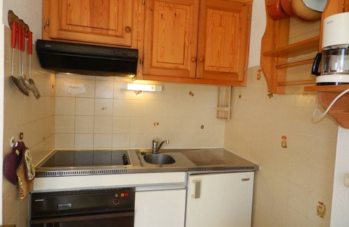 La Faviere Apartment | Sunny 1BR Apartment, 350m from Beach, Balcony, Garage, Sleeps 4, Bormes-les-Mimosas