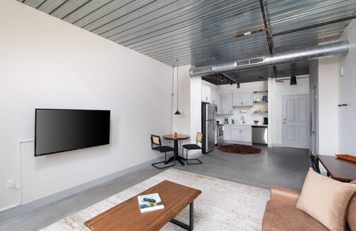 Westown Apartment | Sunny 1BR Apartment Walking Distance to Fiserv