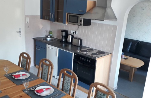 Wildemann Apartment | Sunny 2 Bedroom apartment with balcony sleeps 6