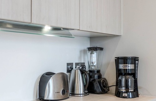 Redcliffe Apartment | Sunny 2-Double Bedroom Flat in Chelsea