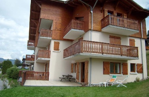 Crest-Voland Apartment | Sunny 2BR Apartment for 6 with Terrace, Near Slopes and Village – Crest-Voland
