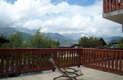 Crest-Voland Apartment | Sunny 2BR Apartment for 6 with Terrace, Near Slopes and Village – Crest-Voland