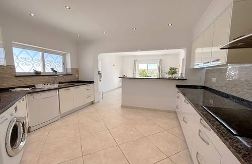 Funchal Villa | Sunny 3 Bedroom Villa w/Private Pool + WiFi + Walking distance to Amenities