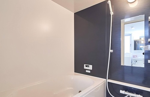 Noda Apartment | Sunny 3 - guest American - style Osaka apt.Private bath, kitchen. Unit 101.