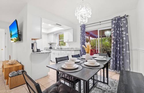 Fruitville House | Sunny 3BR Oasis Water View Beach Gear Near Siesta Key
