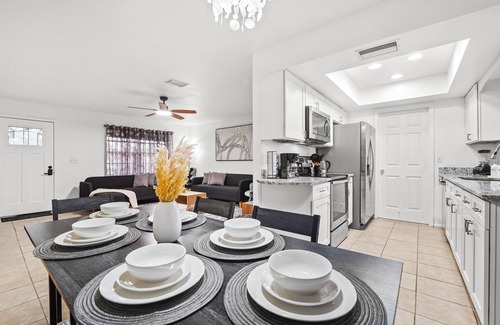 Fruitville House | Sunny 3BR Oasis Water View Beach Gear Near Siesta Key