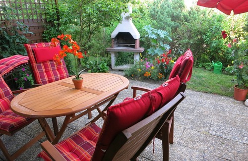 Buhlingen Apartment | Sunny 4-star-holiday apartment outside historical town (2000 years)