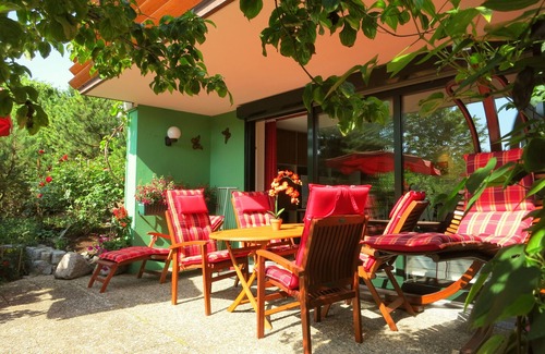 Buhlingen Apartment | Sunny 4-star-holiday apartment outside historical town (2000 years)
