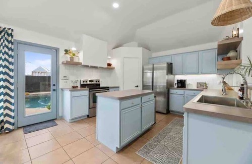 Royse City House | Sunny 4BR w/Backyard Oasis | 15 Min to Lakes