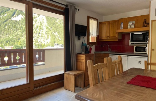 Pralognan-la-Vanoise Apartment | Sunny Apartment, Prime Location Near Shops and Cable Car