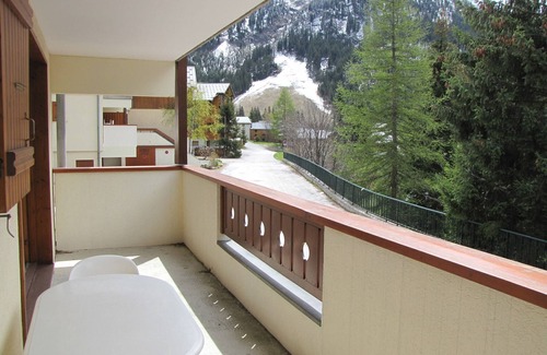Pralognan-la-Vanoise Apartment | Sunny Apartment, Prime Location Near Shops and Cable Car